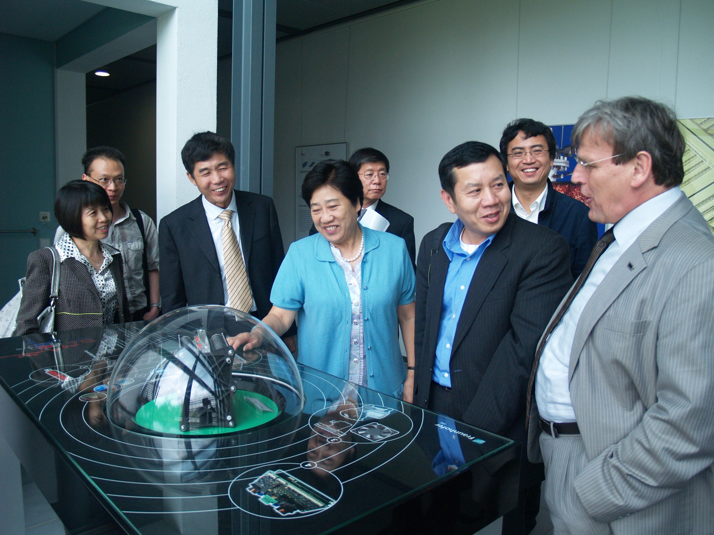 Besuch beim Fraunhofer ISE 2011